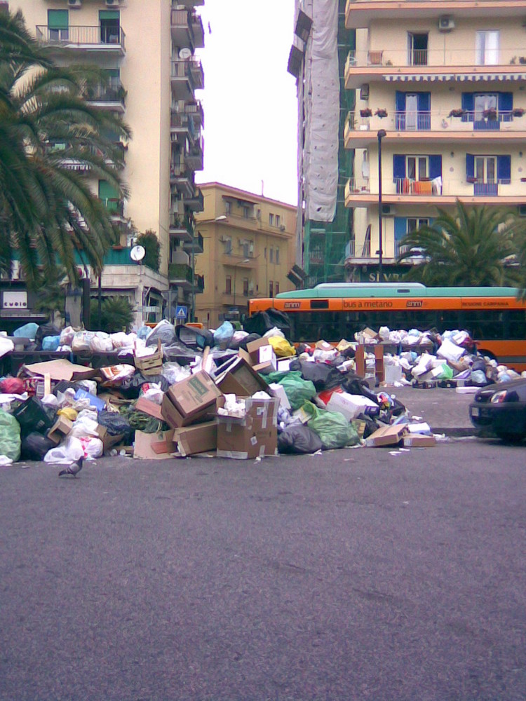 La munezza di napoli