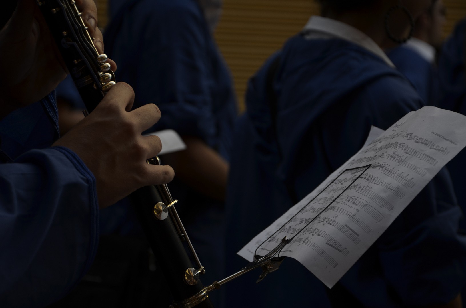 La música en la fiesta.