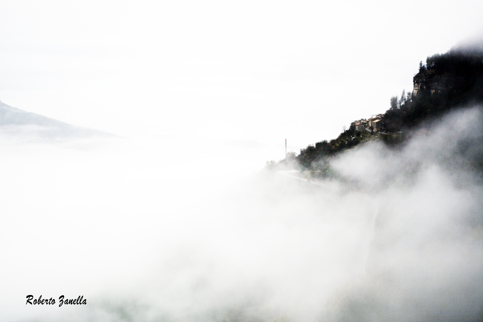 La nebbia agli irti colli