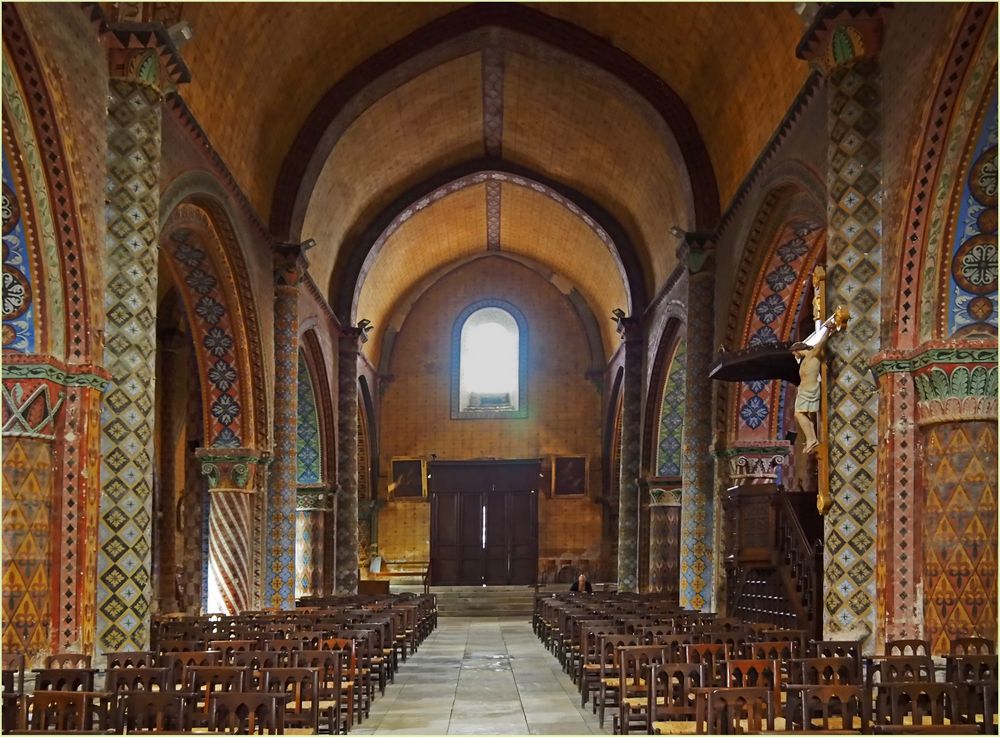 La nef de l’Eglise Saint-Nicolas -- XIIème siècle photo et image ...
