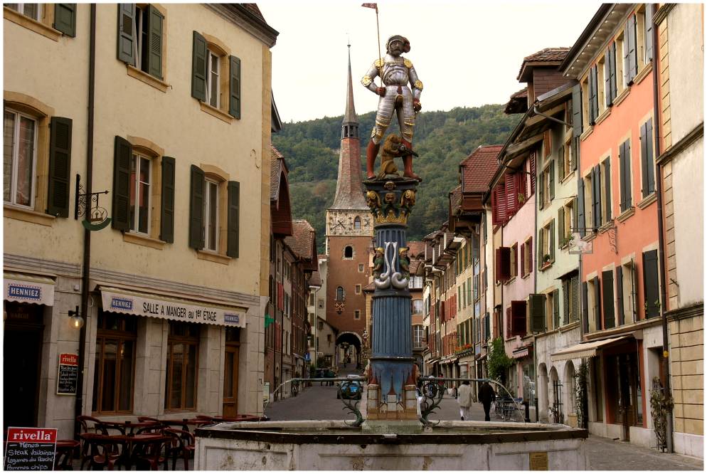 La Neuveville Malerisches Städtchen am Bielersee / CH Foto & Bild