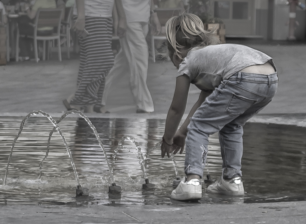 La niña y la fuente