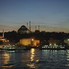 La noche de Estambul en el cuerno de oro