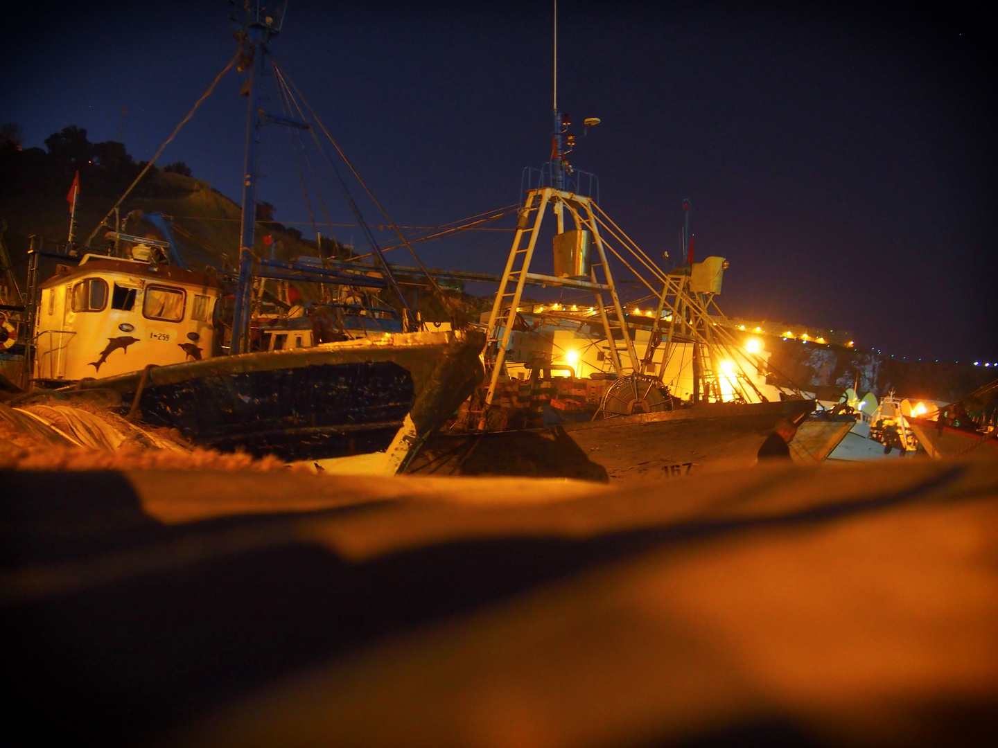 La nuit au port de pêche.