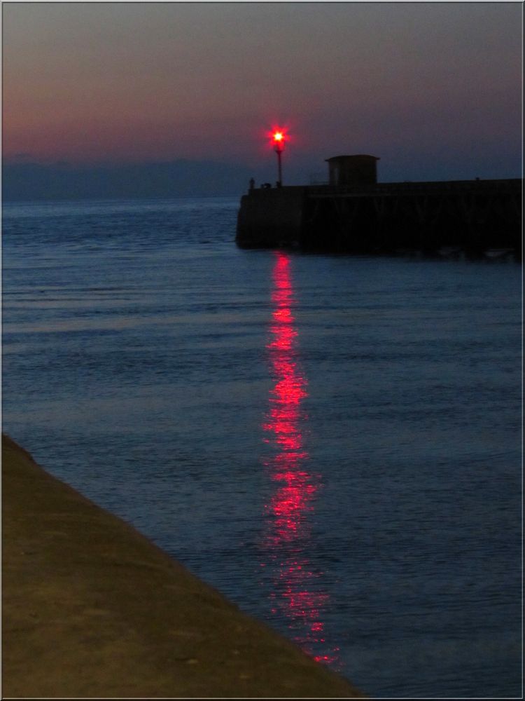 ..La nuit  tombe au Tréport (76)