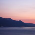 La nuit tombe sur le lac Léman