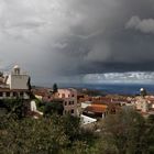 La Orotava (Teneriffa) zwischen Sonne und Regenschauer