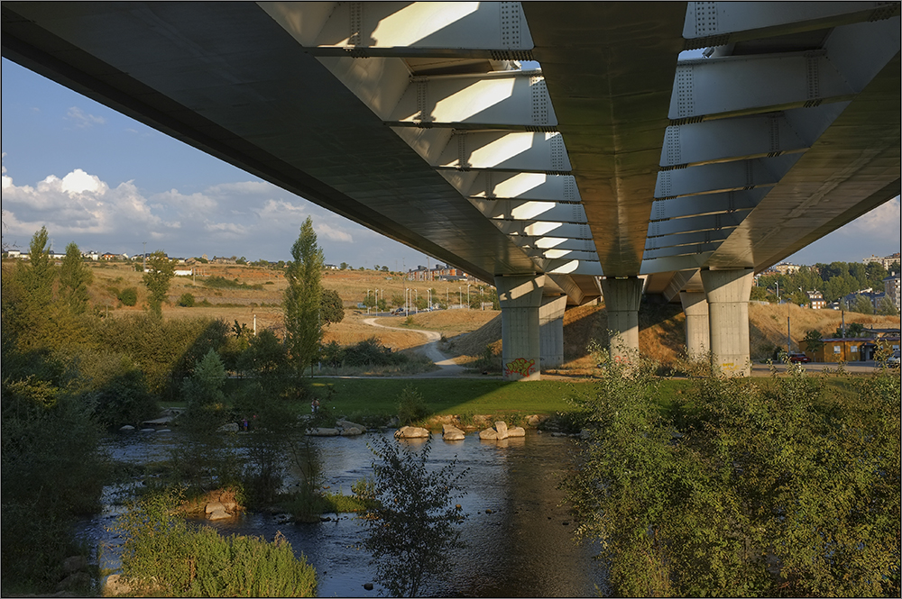 La otra cara del puente del Centenario ---Ponferrada---