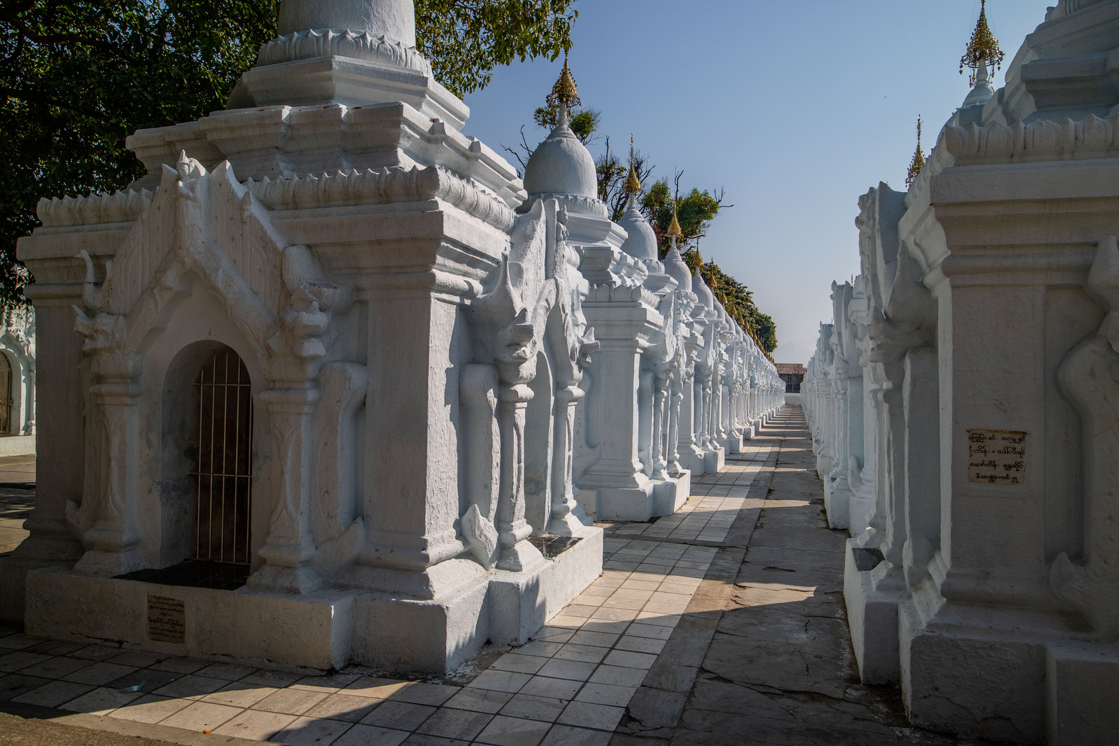 La pagode de Kuthodaw, le "plus grand livre du monde"