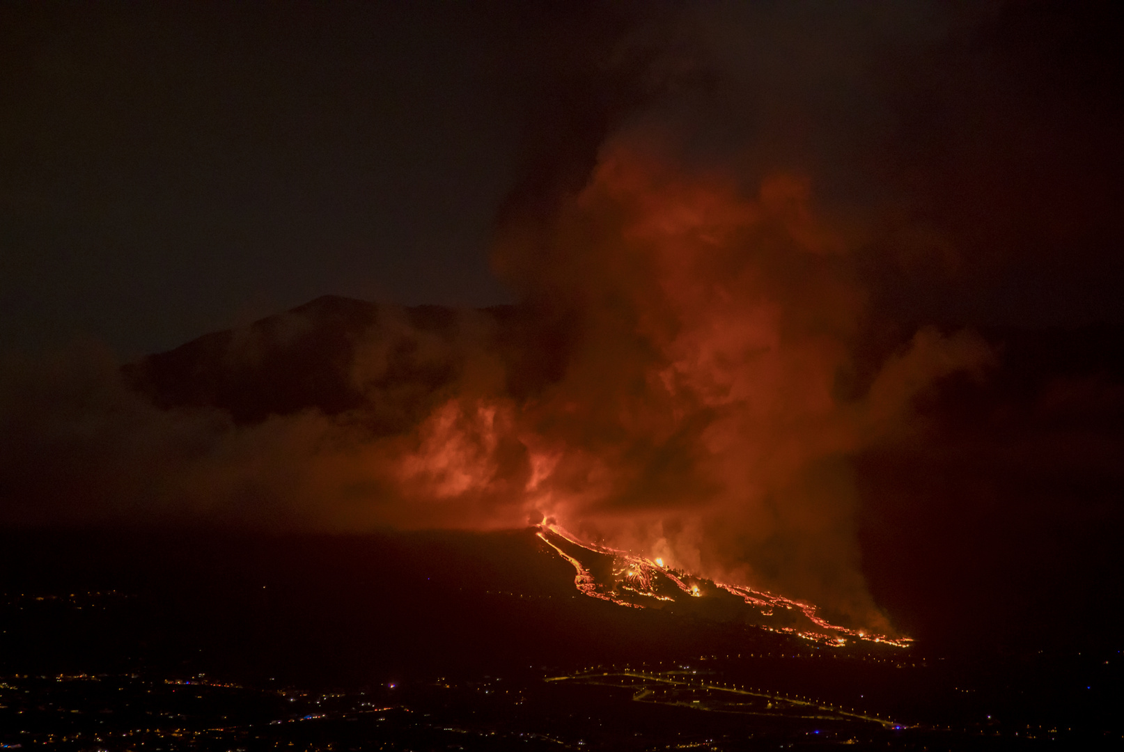 LA PALMA-Die Lava fließt unaufhörlich