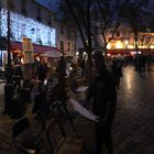 la pano qu'il vous faut! place montmartre de nuit (paris )