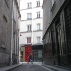 la passante au sac azur .... vue de la rue du Pélican Paris II arr