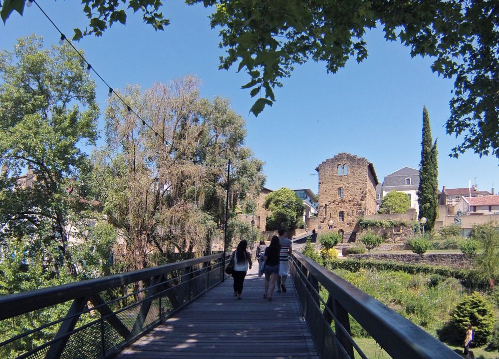 La Passerelle des Musées  --  Mont-de-Marsan  --  Die (Fussgänger)brücke der Museen 