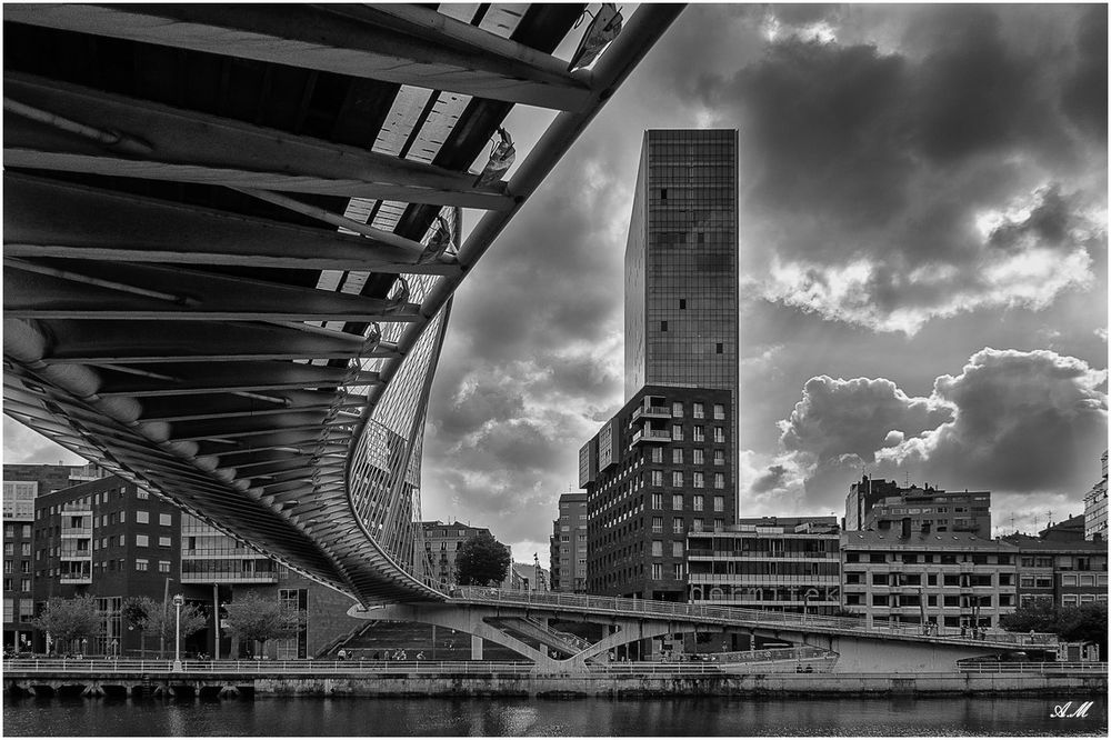 La passerelle et la tour