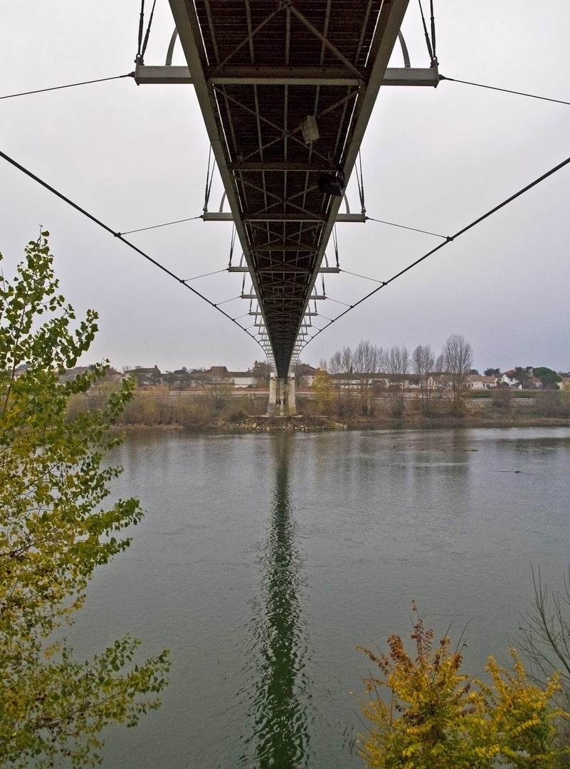 La passerelle sur la Garonne à Agen