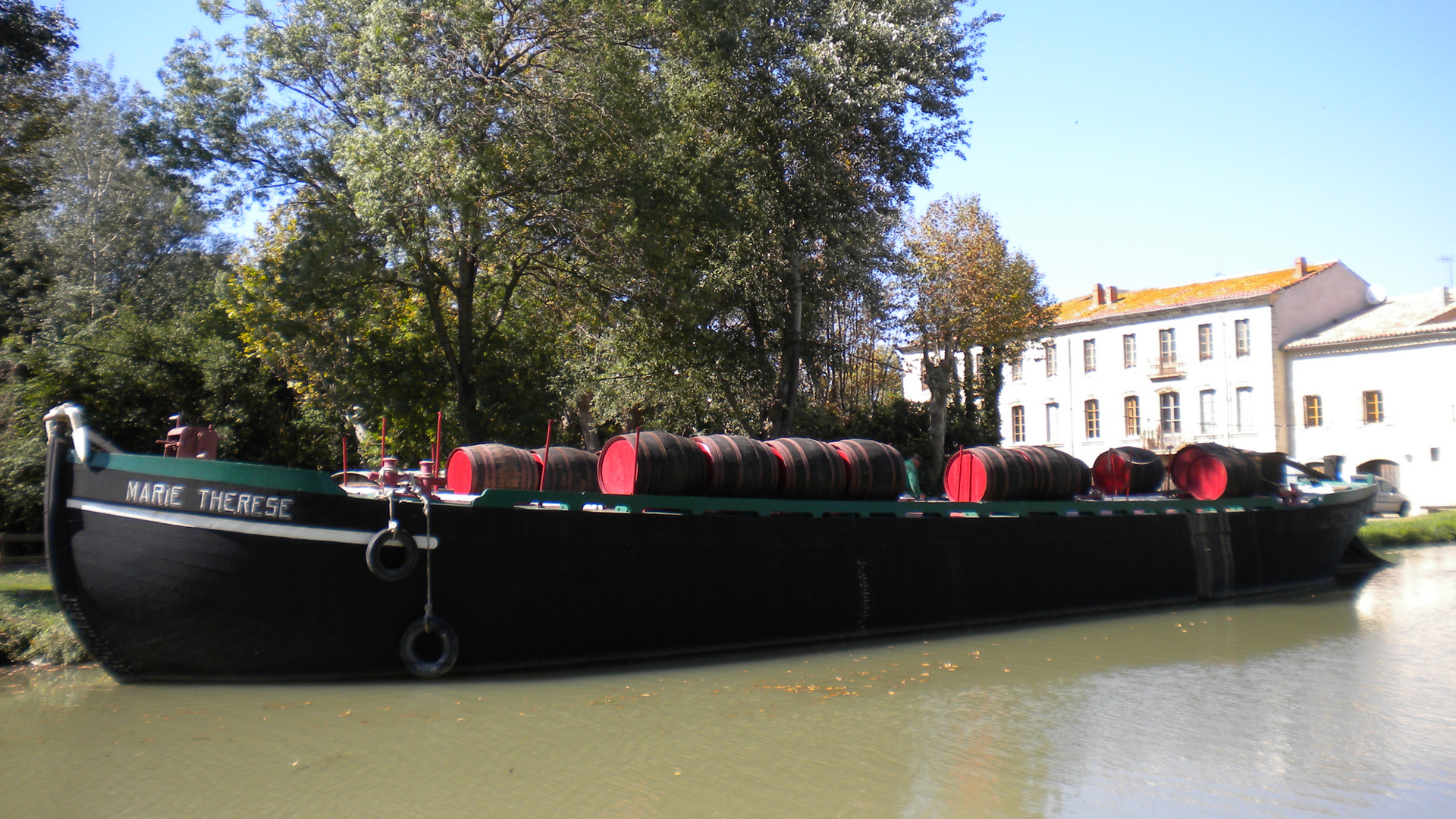 La péniche "Marie-Thérèse" sur le canal de la Robine du côté de Narbonne