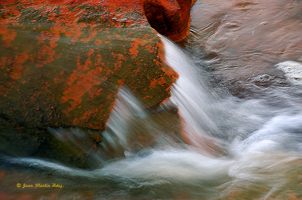 LA PEQUEÑA CASCADA