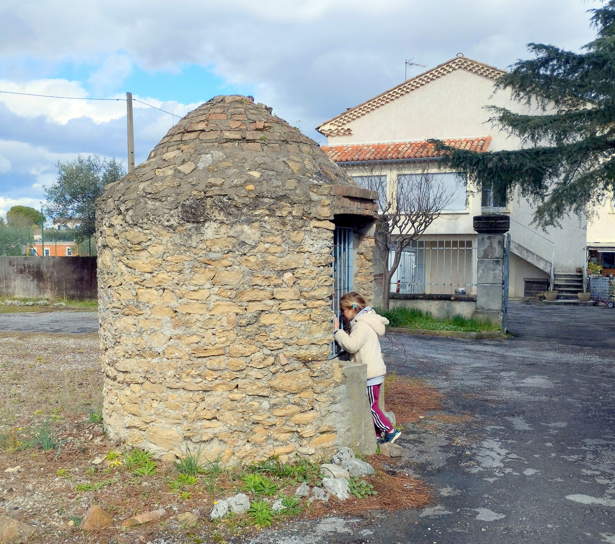 La petite curieuse