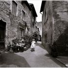 La petite fille à la trottinette