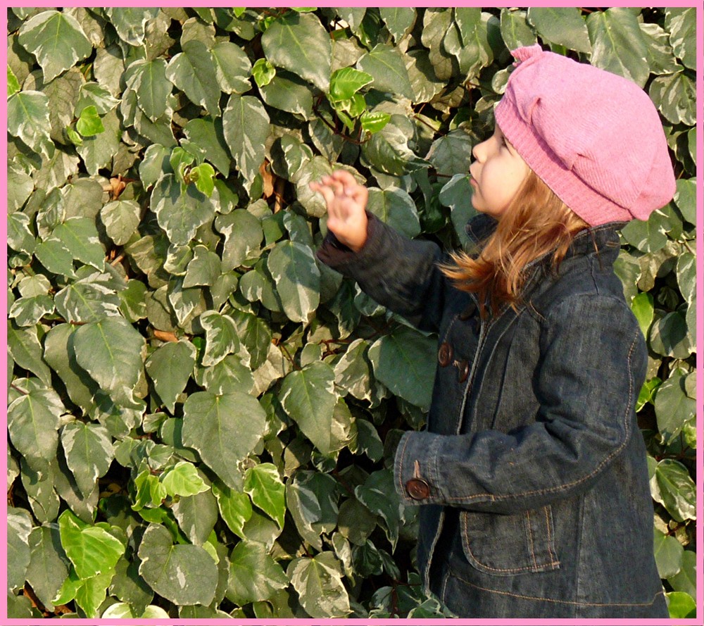 la petite fille au bibi rose