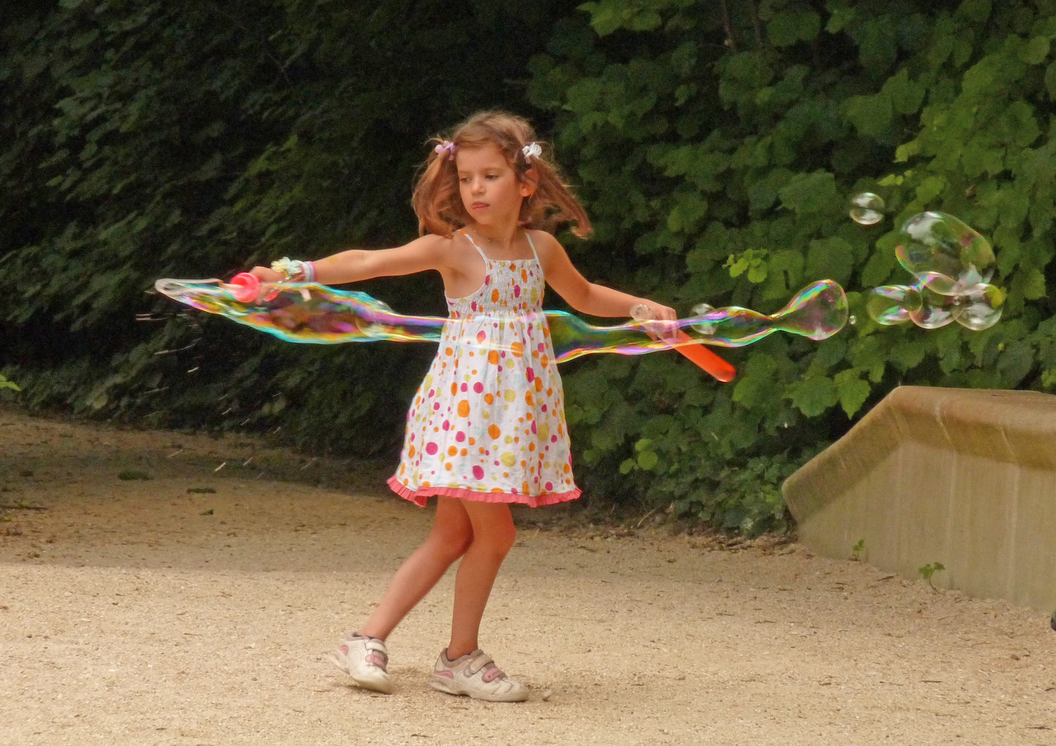 la petite fille aux bulles