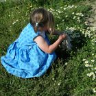 la petite fille aux fleurs