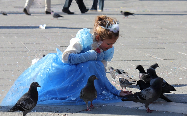 La petite fille en bleu