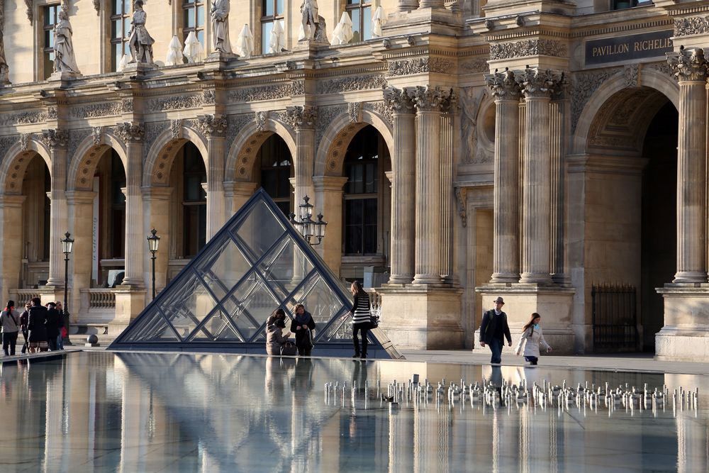 La petite pyramide du Louvre