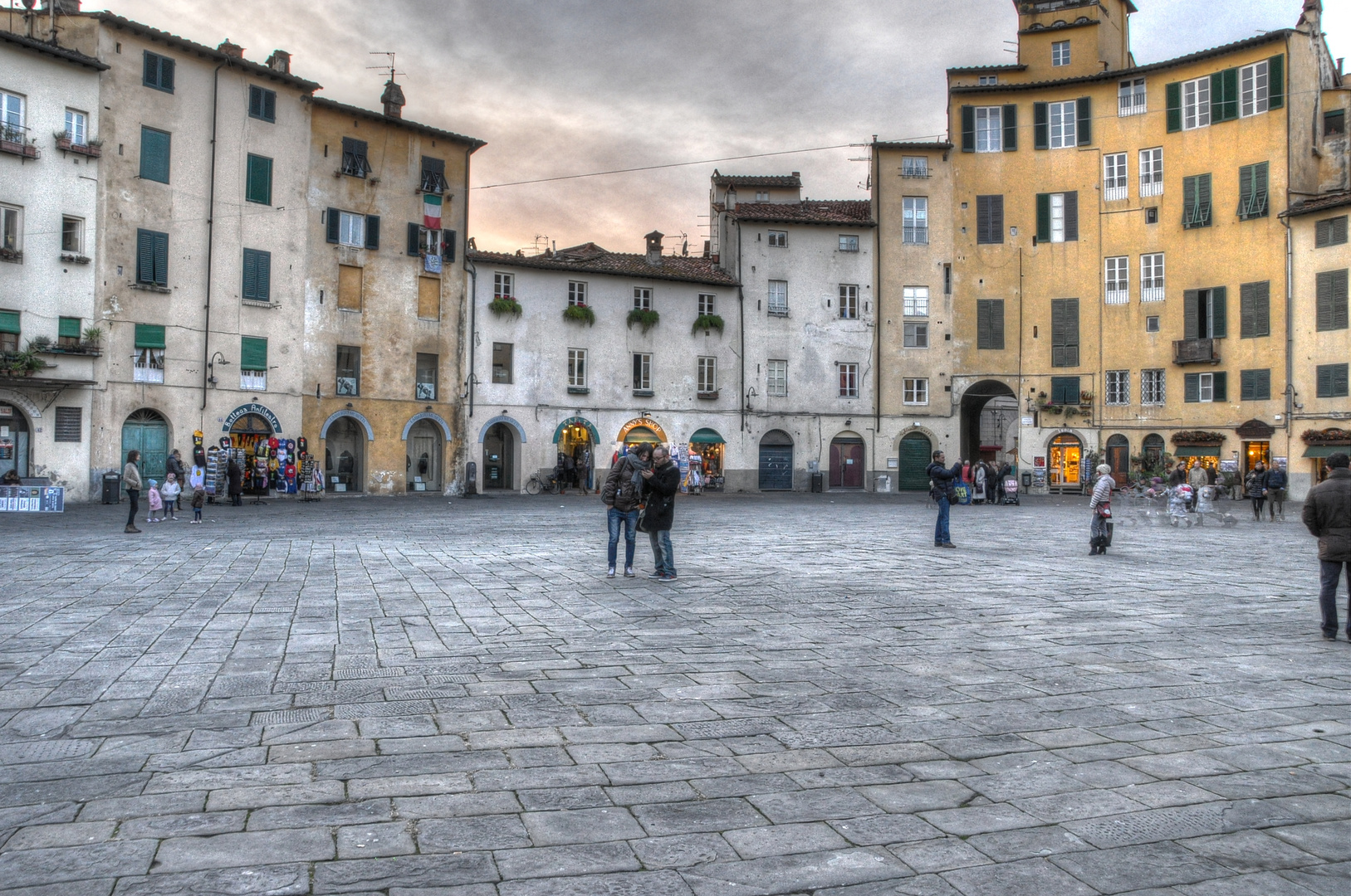 La piazza dell'anfiteatro di Lucca