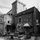 la piazza dell'antico borgo