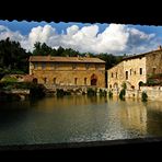 La piazza di Bagno Vignoni