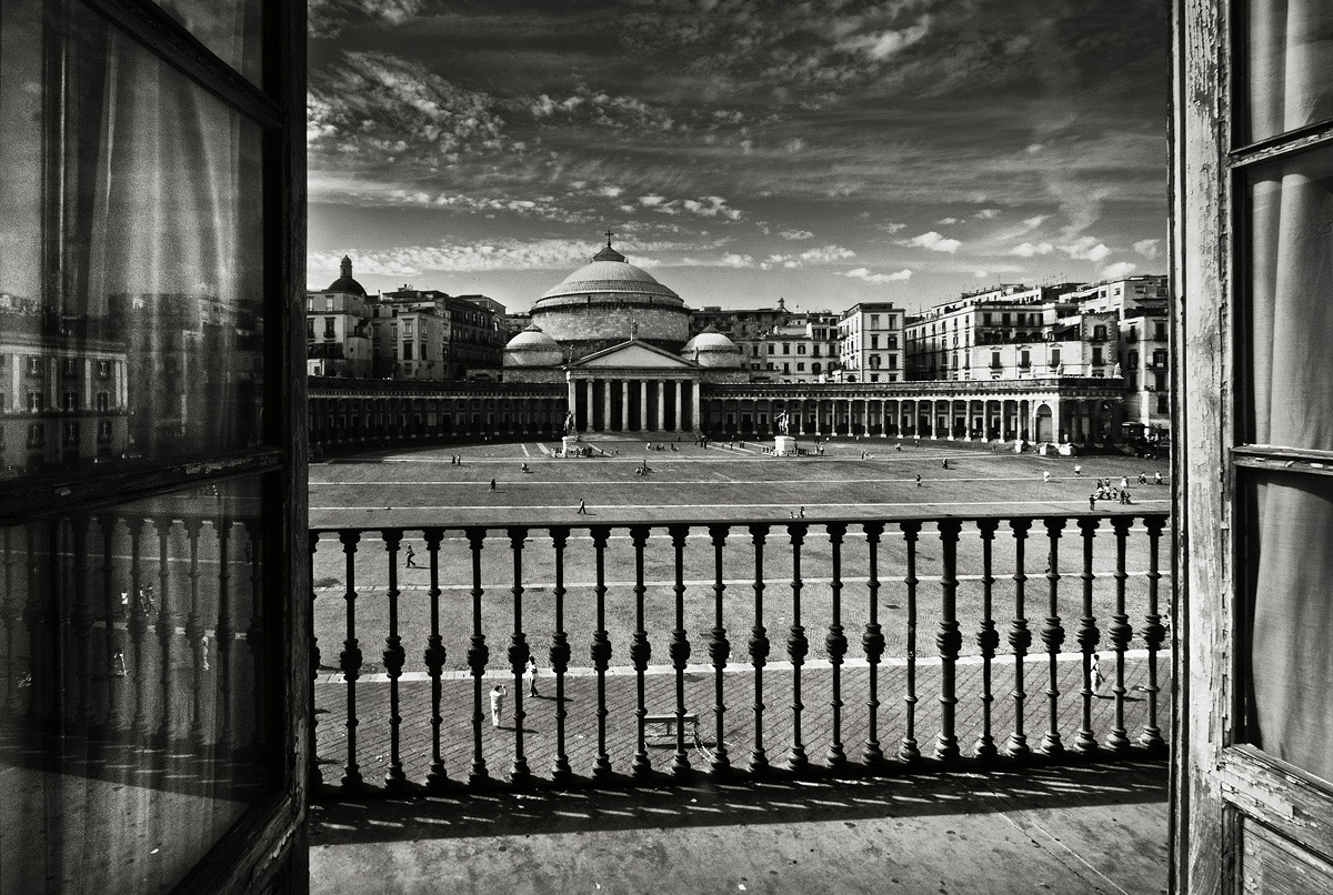 La Piazza di Napoli (b/n)