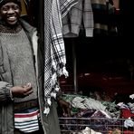 LA PIAZZOLA: IL VENDITORE NERO /  PIAZZOLA MARKET, A BLACK SELLER