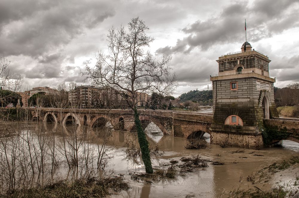 La piena del Tevere...Ponte Milvio..