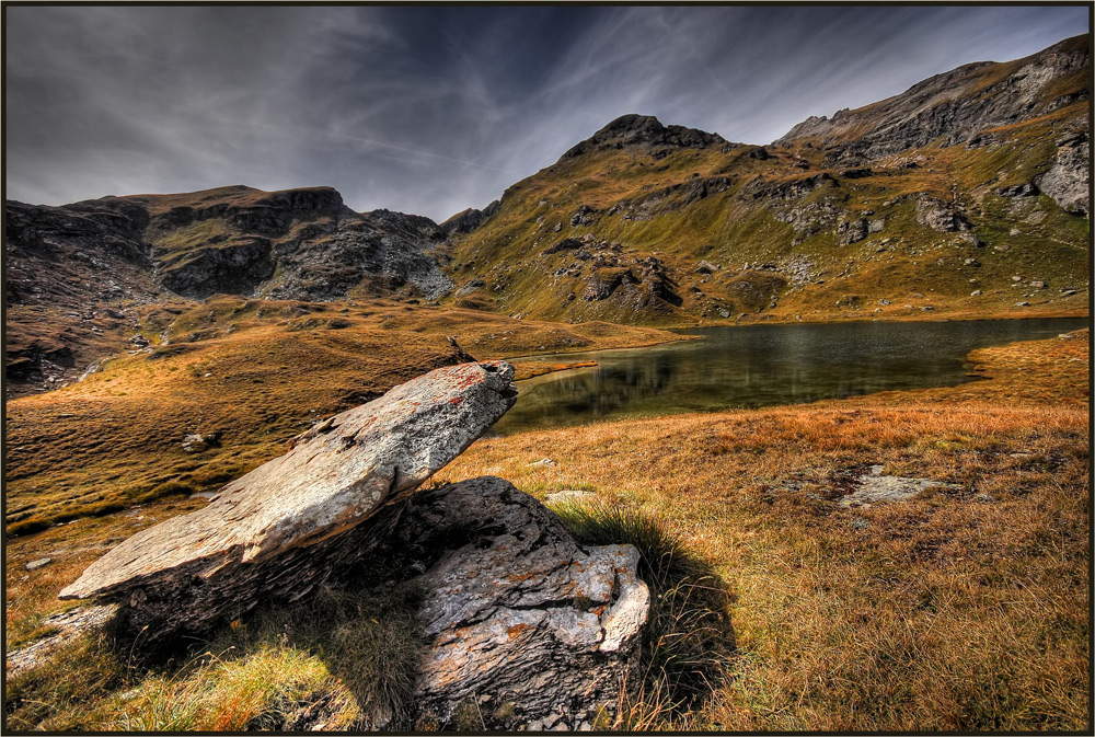 La pietra ed il lago