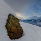 La pietra nella neve..