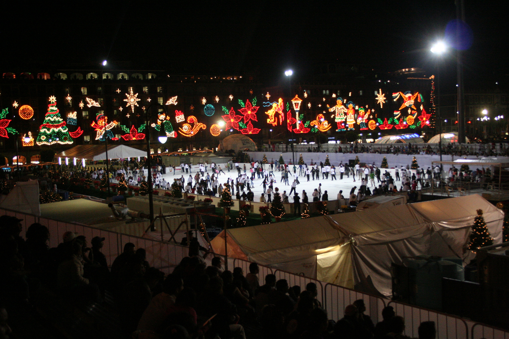 la pista de hielo en el zócalo de la cd. de Mexico