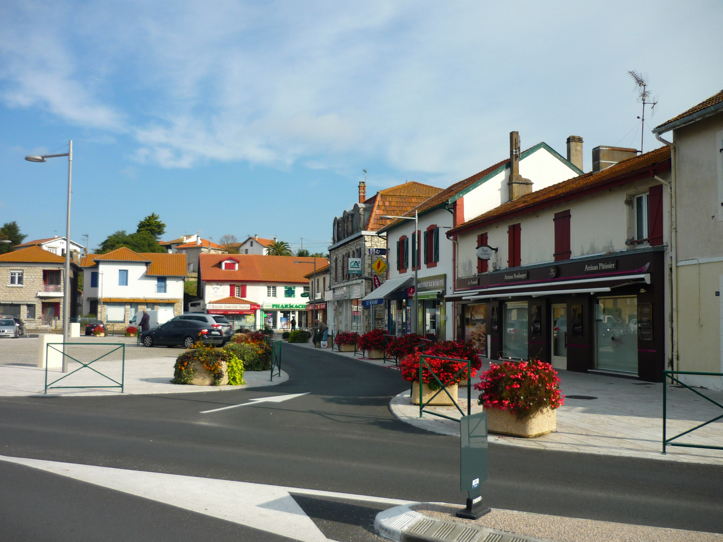 La place de Boucau sous le soleil 