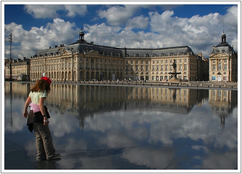 La place de la bourse dans un reflet (Bordeaux)