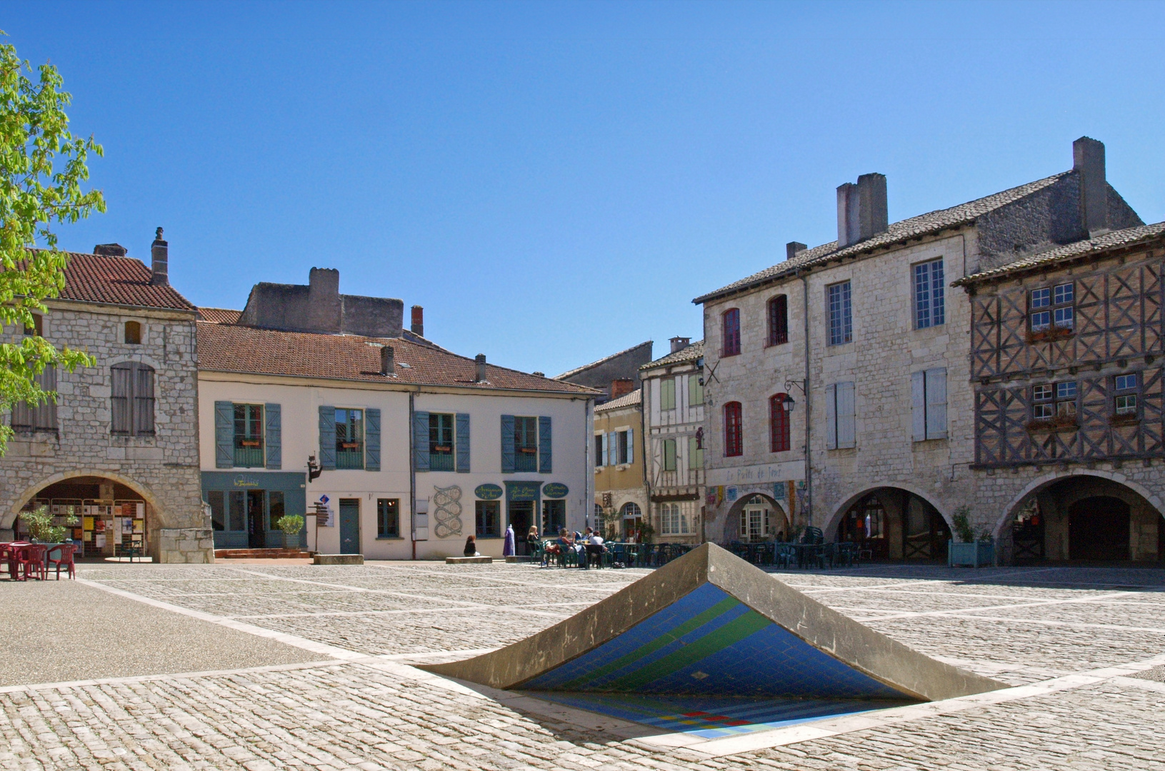 La Place des Cornières à Lauzerte (Tarn-et-Garonne)