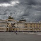 La Place du Palais et l'Arc de Triomphe, Saint-Petersbourg.