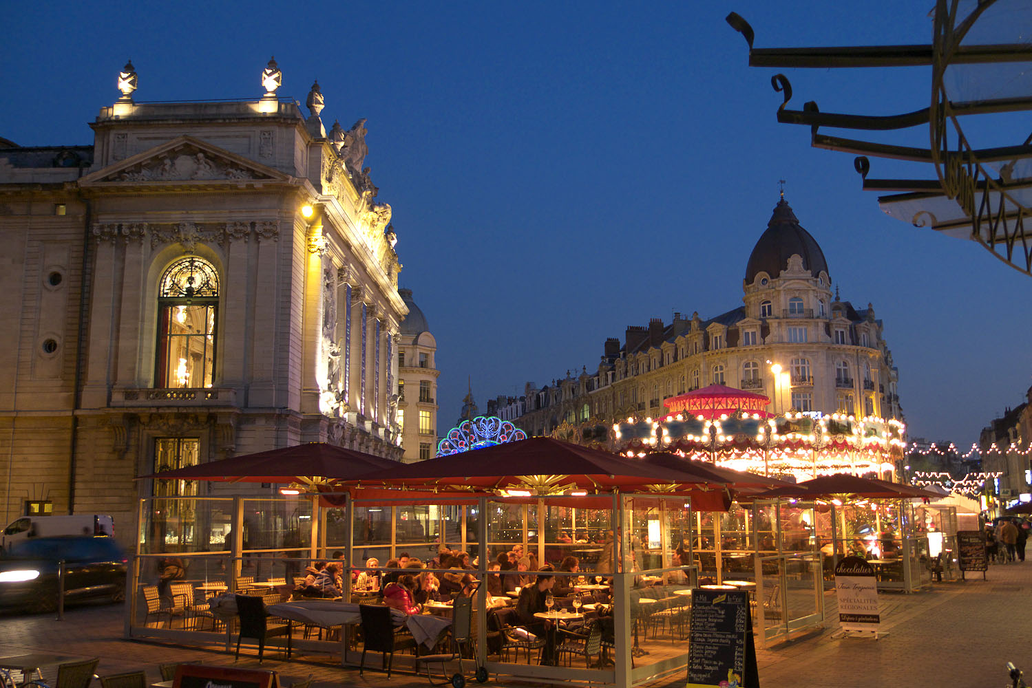 La place du Théâtre au crépuscule