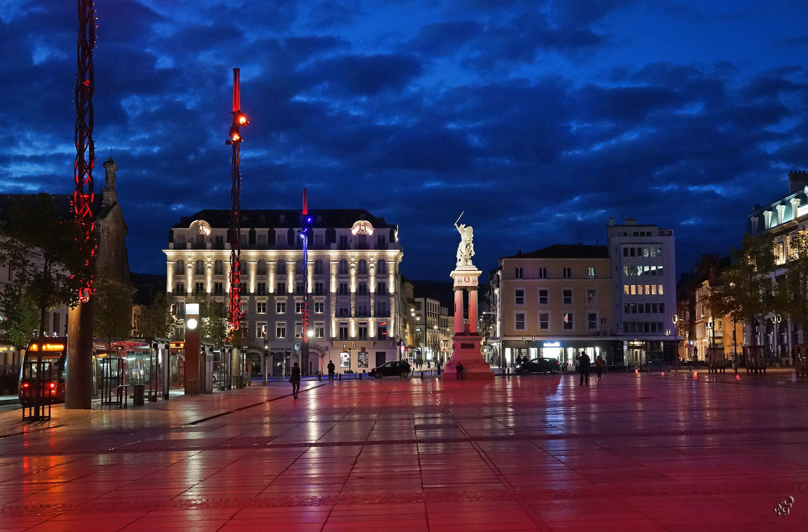 La place était rouge ... pas de Nathalie