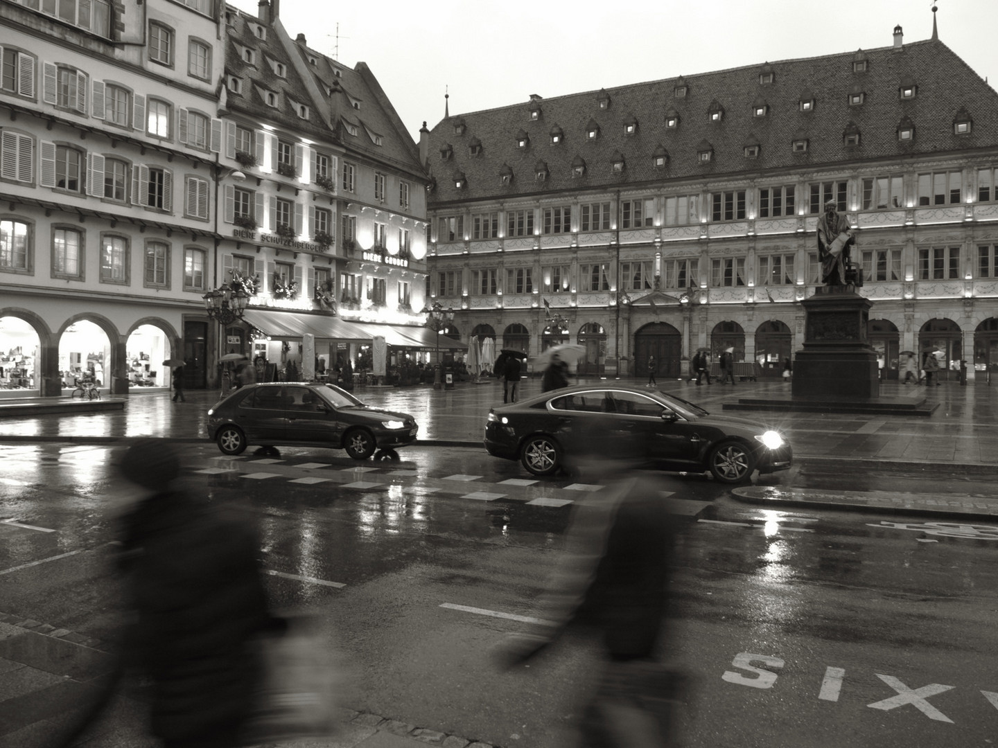 La Place Gutenberg sous la pluie