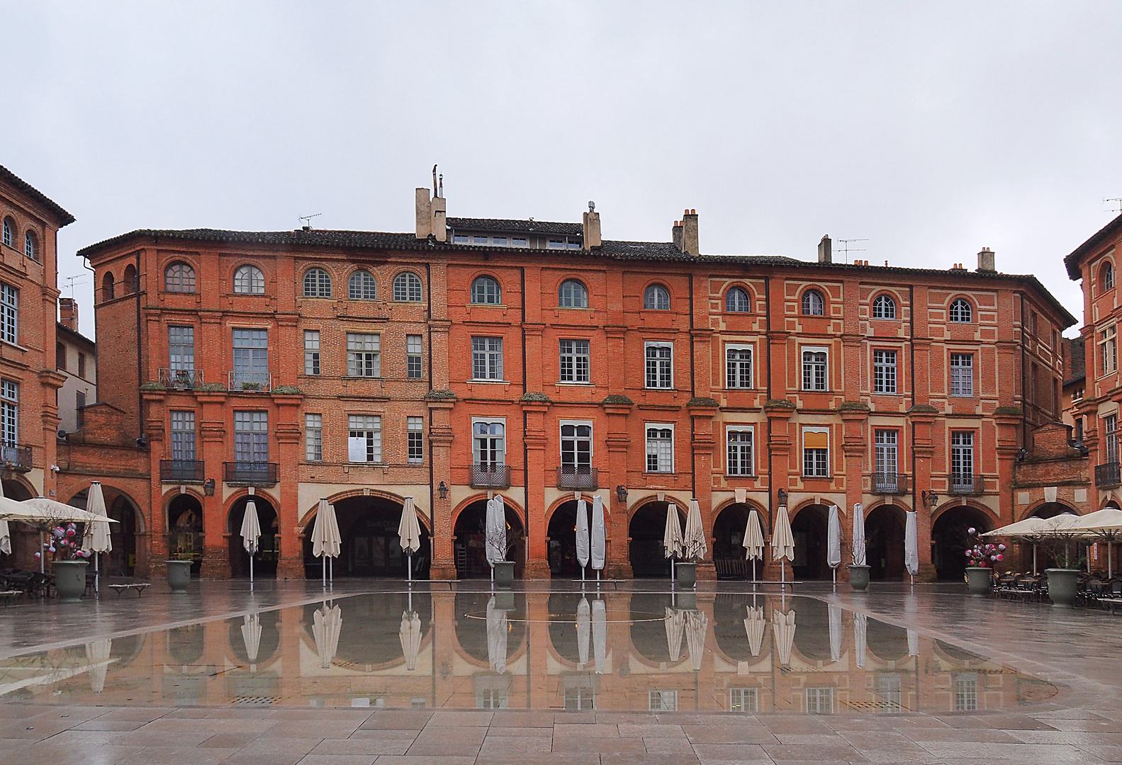 La Place Nationale et son miroir d’eau