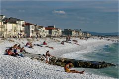 la plage de marbre  de carrare....