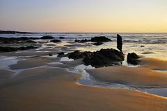 la plage prend ses couleurs du soir