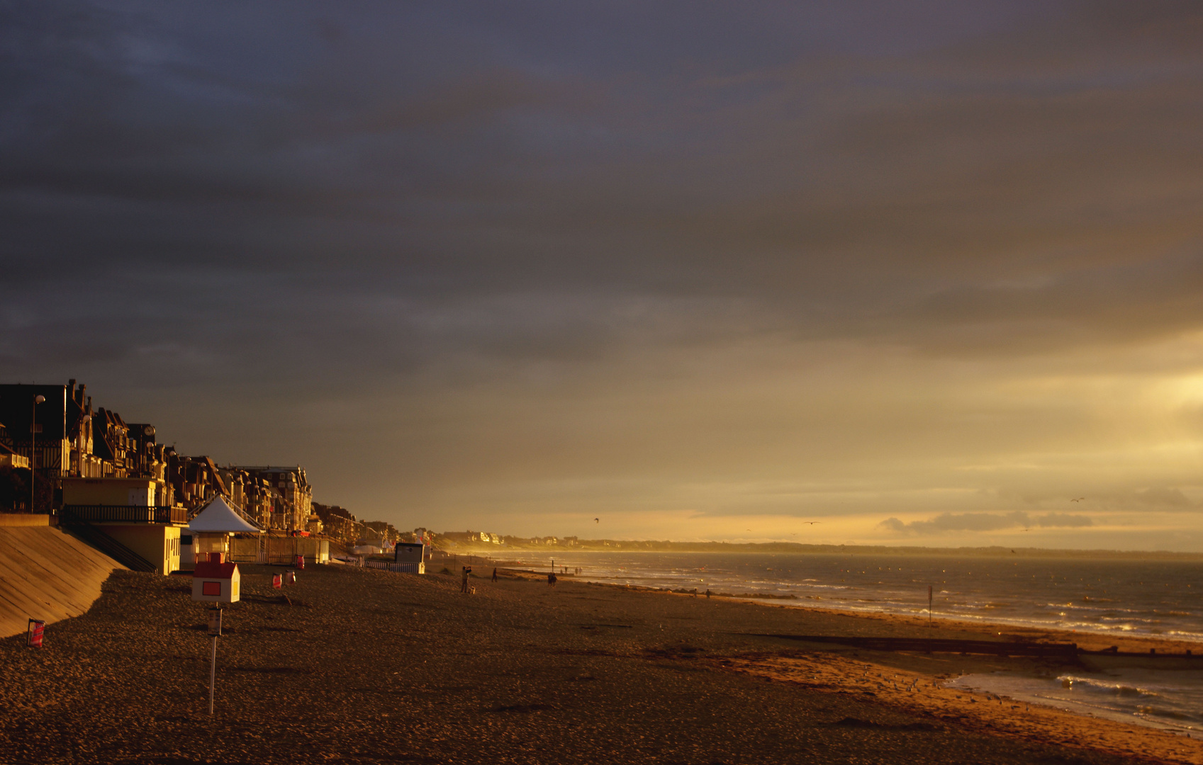 LA PLAGE SE VIDE