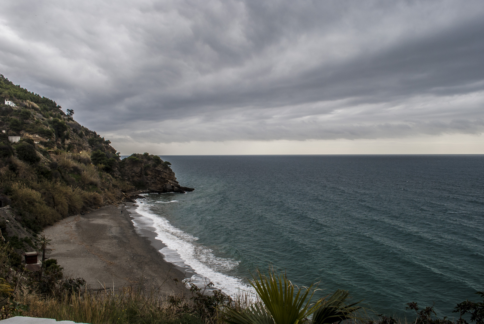 LA PLAYA ESCONDIDA