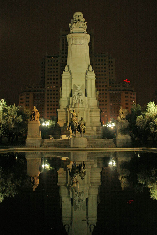 La plaza de España y Don Quijote